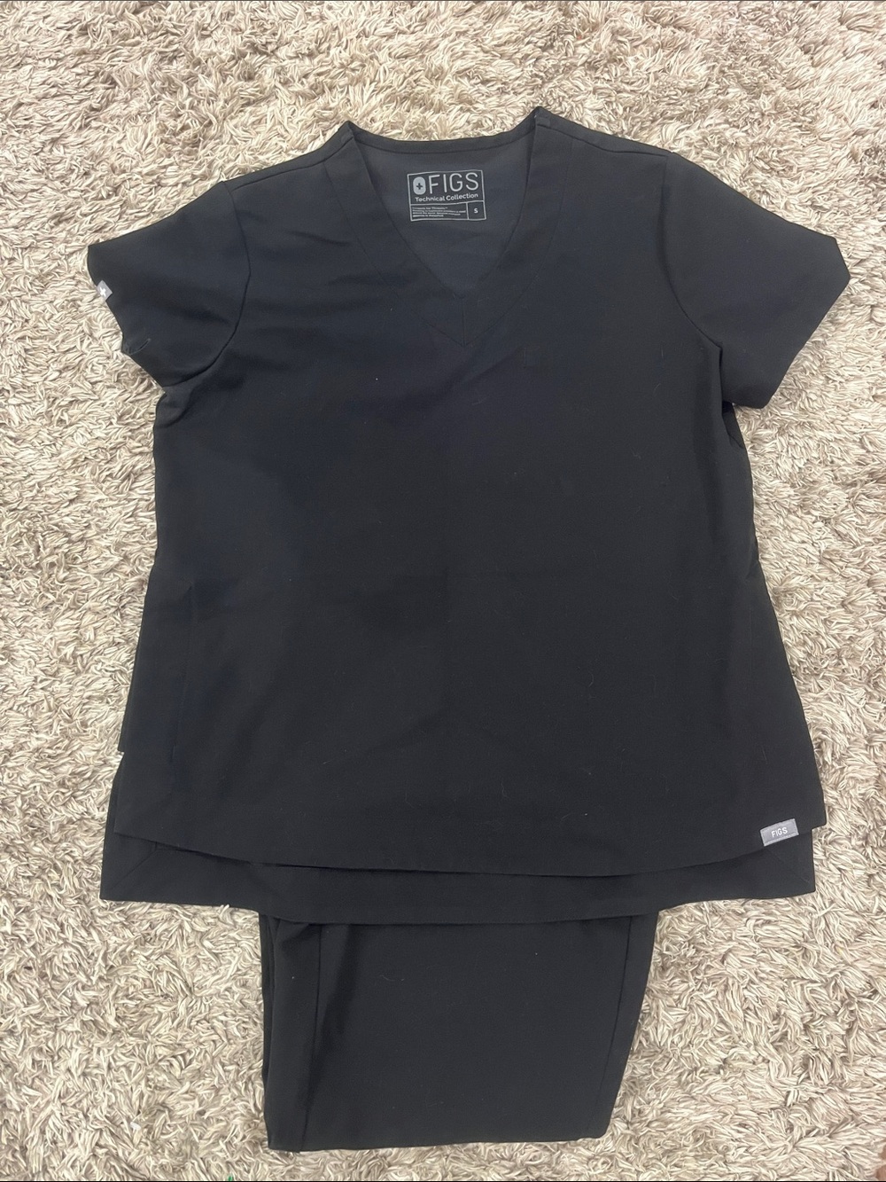 Figs Black Women's V-Neck Short Sleeve scrub